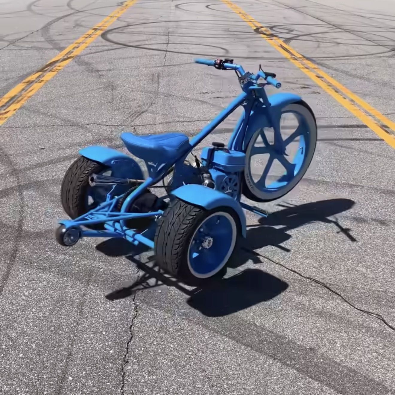 π Miniviclas Trike β Custom Widebody Street Machine - Image 3