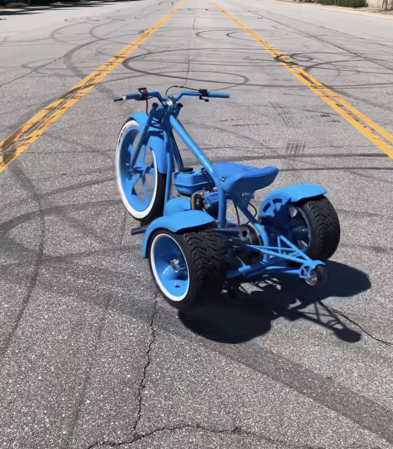 π Miniviclas Trike β Custom Widebody Street Machine - Image 2