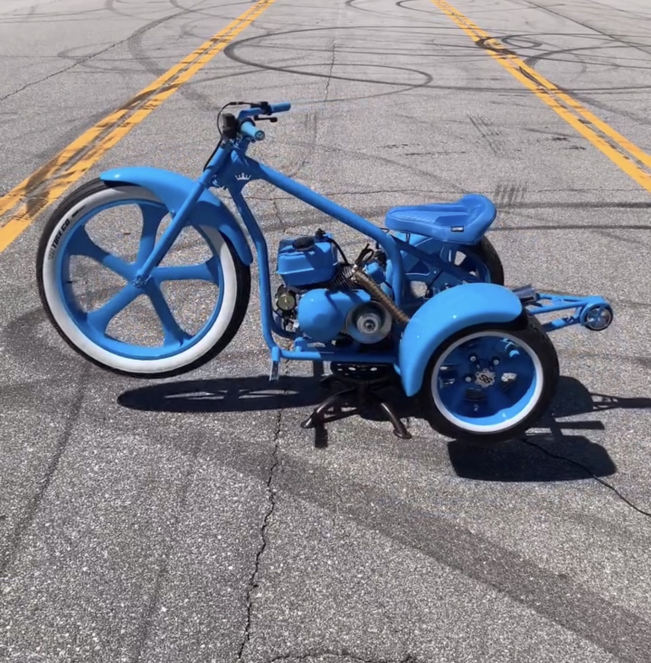 π Miniviclas Trike β Custom Widebody Street Machine - Image 4